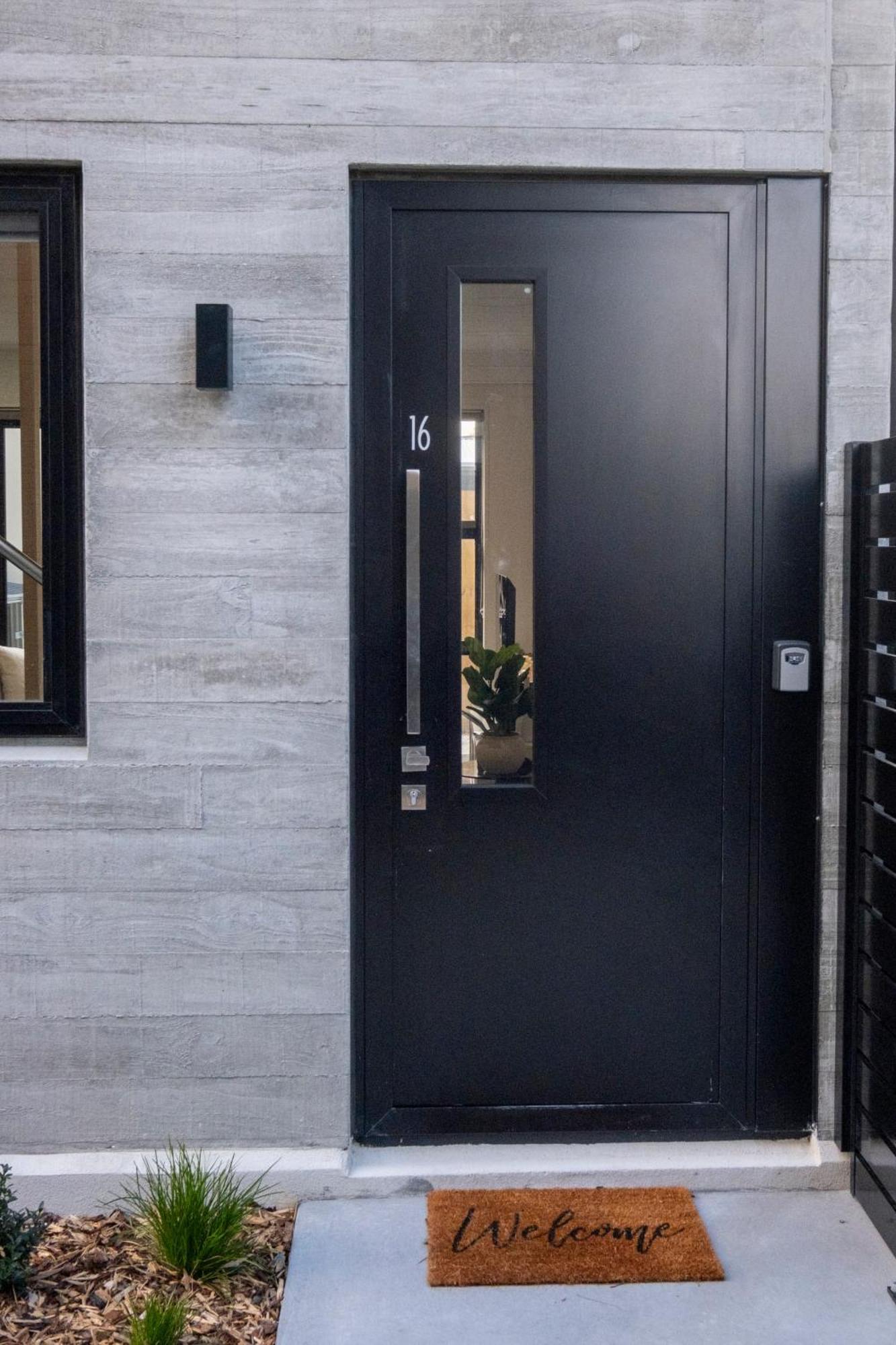Luxury 2 Bed Townhome In Cbd كريستتشيرش المظهر الخارجي الصورة